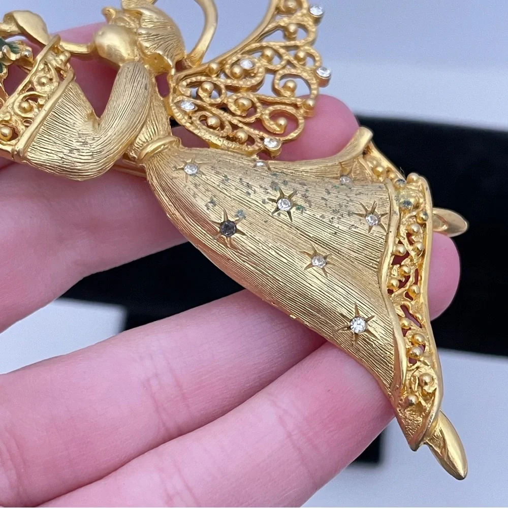Vintage 90’s JJ Gold Tone Christmas Winter Holiday Festive Angle Pin / Brooch